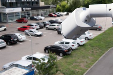 Video surveillance camera installed on a vehicle parking