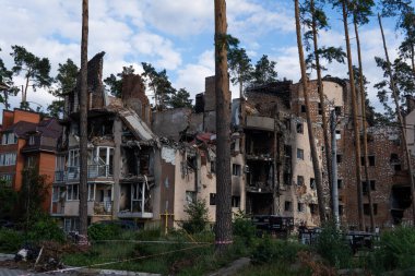 IRPIN, Kyiv REGION UKRAINE - 25.04.2022: sivillerin evleri yıkıldı. Rusya 'nın Ukrayna' ya karşı savaşı