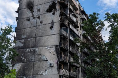 IRPIN, Kyiv REGION UKRAINE - 25.04.2022: sivillerin evleri yıkıldı. Rusya 'nın Ukrayna' ya karşı savaşı