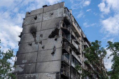 IRPIN, Kyiv REGION UKRAINE - 25.04.2022: sivillerin evleri yıkıldı. Rusya 'nın Ukrayna' ya karşı savaşı