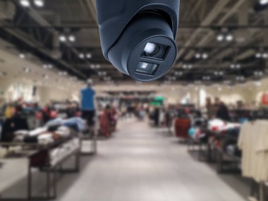 Alışveriş merkezindeki CCTV aracı güvenlik sistemleri için ekipman ve tasarım için kopyalama alanına sahip.