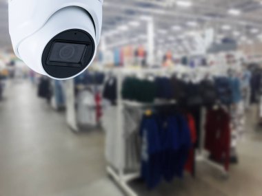 CCTV güvenlik kamera alışveriş merkezi bulanık arka plan üzerinde.