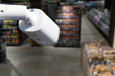 Alışveriş merkezinin arka planındaki CCTV kamera sistemi güvenliği bulanık insanlar ve alışveriş merkezinin soyut geçmişi