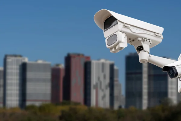 Monitoraggio Circuito Chiuso Telecamere Sicurezza Sullo Sfondo Con Vista Sulla — Foto Stock