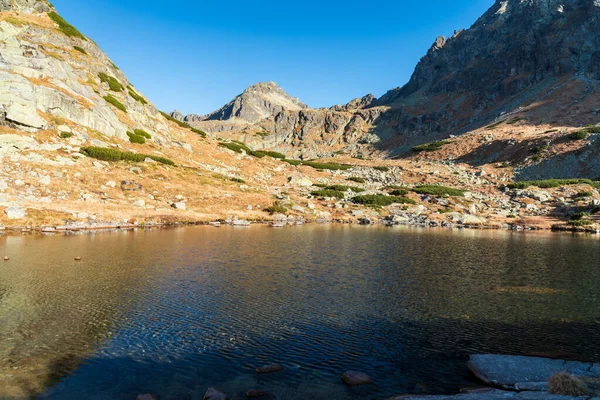 Pleso Nad Lago Skokom Con Strbsky Pico Montaña Stit Fondo — Foto de Stock