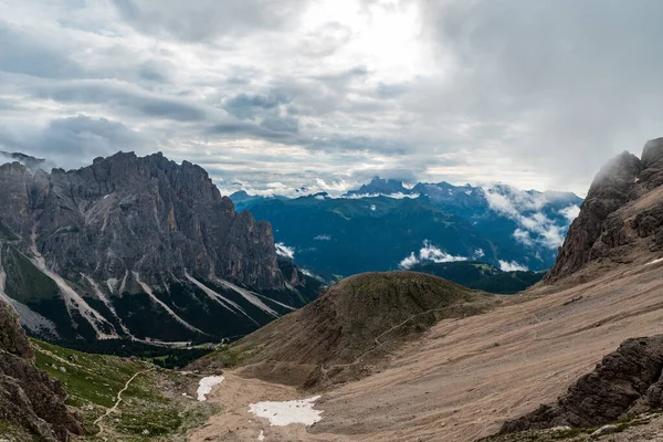 Вид Туристичного Поясу Passo Delle Coronelle Горах Dolomites Італії Хмарний — стокове фото
