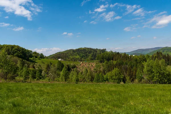 Sprngtime Slezske Beskydy Montanhas Paisagem Trilha Caminhadas Abaixo Cimeira Colina — Fotografia de Stock
