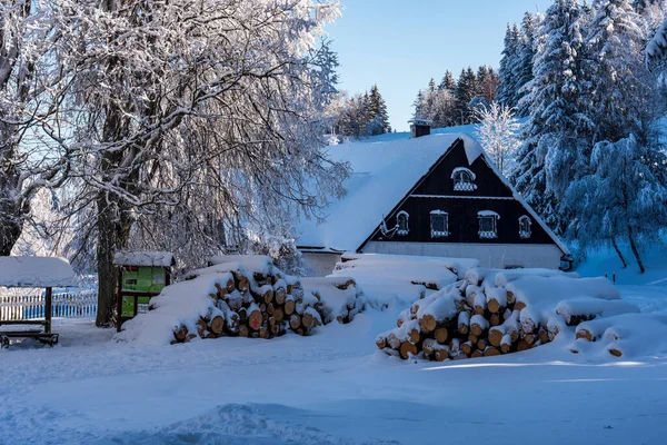 Invierno Parte Más Alta Del Pueblo Zalesi Las Montañas Rychlebske — Foto de Stock