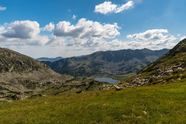 Jezioro Bucura Szczytami Wokół Saua Custura Przełęcz Bucurei Górach Retezat — Zdjęcie stockowe