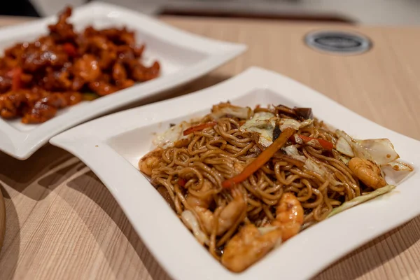 Populair Chinees Eten Zeevruchten Gebakken Noedel Bij Restaurant — Stockfoto