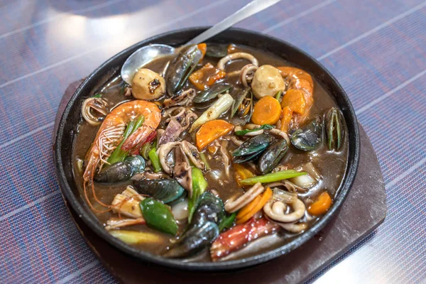 Filipino Popular Food Sizzling Mixed Seafood Restaurant — Stockfoto