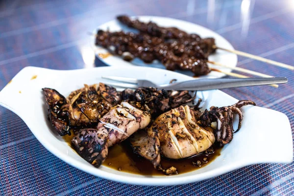 Popular Comida Filipina Parrilla Cerdo Calamar Restaurante — Foto de Stock