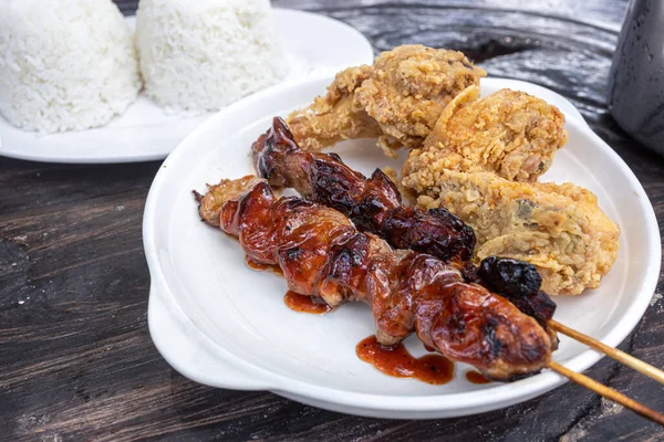 Popular Filipino Food Pork Barbeque Fried Chicken Restaurant — Stock Photo, Image