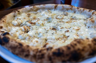 Popüler İtalyan Peynirli Pizzası