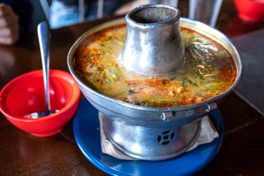 Tayland çorbası Thai tomyam kung