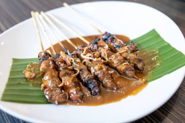 Popüler Endonezya Tavuk Barbeküsü - Sate Ayam