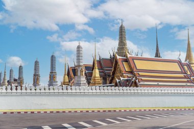 Wat Phra Kaew 'in dışında, Zümrüt Buda Tapınağı ve Büyük Saray. Bangkok lüks kraliyet sarayı.