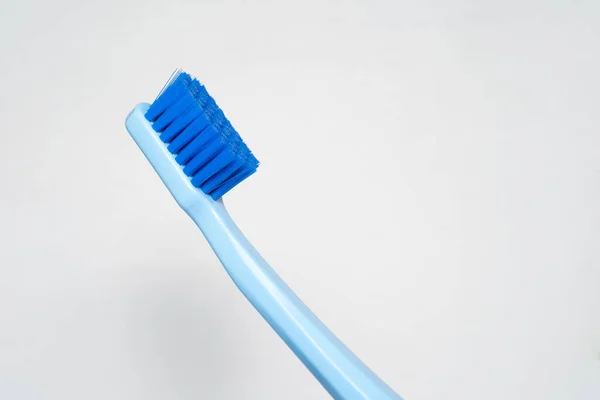 Parte Escova Dentes Azul Com Pasta Dentes Branca Fundo Branco — Fotografia de Stock