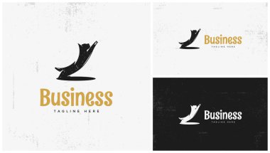 Kedi logosu alttan atlıyor.