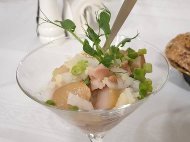 Ziyafet masası için nefis bir aperatif. Sağlıklı yemek yapma konsepti. seçici odak