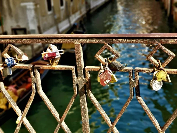 Padlock Love Bridge Venice — стокове фото