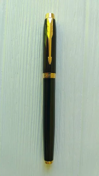 Parker Pen Wooden White Background — Stock fotografie