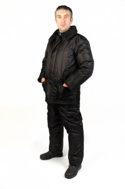 Bir erkekte tulum ve iş giysisi. İzole studio portarit