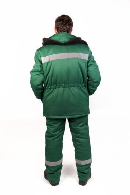 Bir erkekte tulum ve iş giysisi. İzole studio portarit