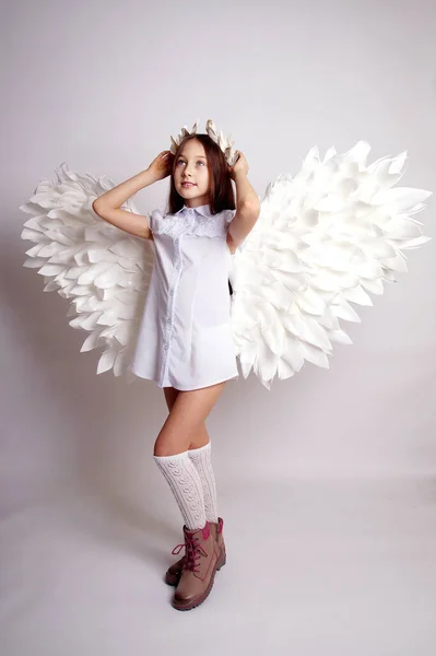 Jolie Jeune Femme Avec Des Ailes Ange — Photo