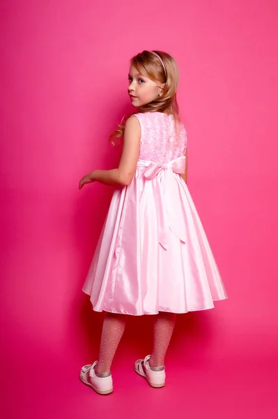 Красивая Молодая Девушка Розовых Платьях — стоковое фото