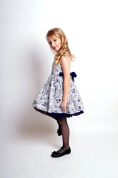 Красивая Молодая Девушка Серых Платьях Стоковое Фото