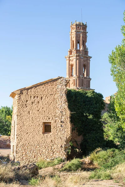 İspanya 'nın Aragon Özerk Topluluğu' nun Zaragoza ilindeki Belchite kasabasındaki eski harabe kilise.