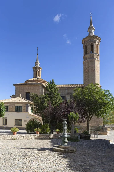 Fuendetodos 'taki kilise meydanı, İspanyol ressam Francisco De Goya' nın doğduğu yer, Zaragoza, Aragon Özerk Topluluğu, İspanya