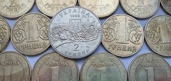 Monte Moedas Denominações Dois Hryvnia Ucraniano Close Moedas Denominações Uma — Fotografia de Stock