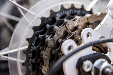 Bisiklet zinciri ve dişliler, yaklaşın..
