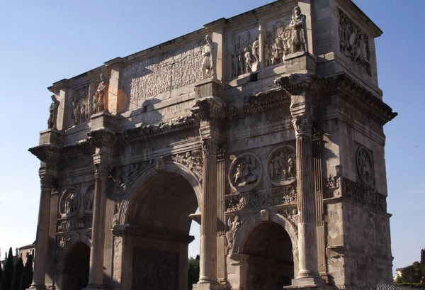 Tarih: Mayıs 2009: Roma, İtalya açıklaması: Akşam ışığı Konstantin 'in ünlü Roma zafer kemerini gösteriyor