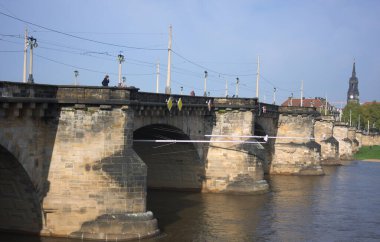 Dresden 'deki Neumarkt, Altmarkt ve Elbe arasındaki eski bir meydandır. Theaterplatz, Schloplatz ve Altmarkt gibi, Dresden Eski Kasabası 'nın en önemli meydanlarından biridir..