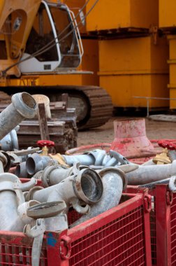 Bu fotoğraf, Hamburg 'da bir kutu pipo parçalı büyük bir inşaat alanını gösteriyor. Aralık 2014' te yapılan bir fotoğraf keşfi sırasında çekilmiş.