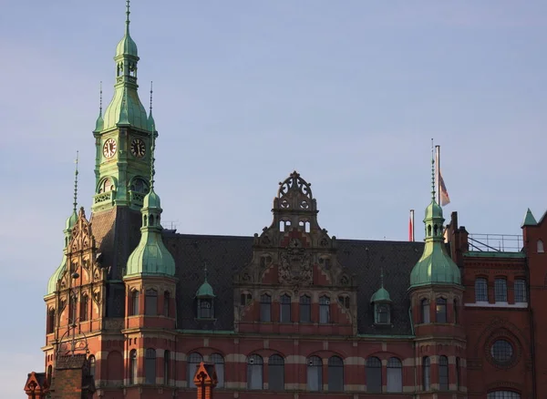 Almanya 'nın Hamburg kentindeki Hafen şehrindeki yeni liman bölgesinin en gizli mimari güzelliklerinden biri 2014 yılında çekildi.