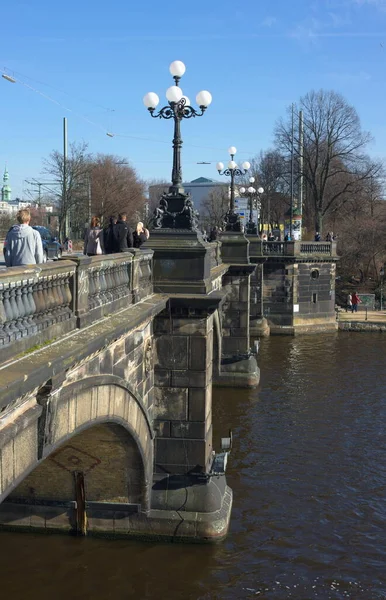 롬바르디아 Lombard Bridge 함부르크의 가로지르는 도로와 다리이다 이곳은 1651 이곳에 — 스톡 사진