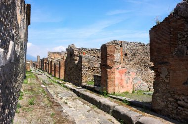 Pompeii, Napoli Körfezi 'nde yer alan ve Herculaneum, Stabiae ve Oplontis gibi volkanik küllerin altında kalan antik bir şehirdir. Bu fotoğraf eski bir tarihi eser.