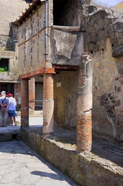 Tussen Oude Muren Van Herculaneum — Stockfoto