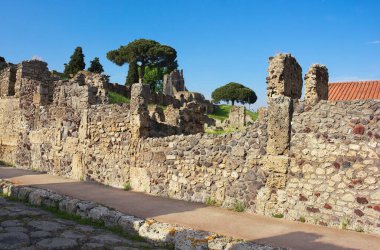 Pompeii, Napoli Körfezi 'nde yer alan ve Herculaneum, Stabiae ve Oplontis gibi volkanik küllerin altında kalan antik bir şehirdir. Bu fotoğraf eski bir tarihi eser.