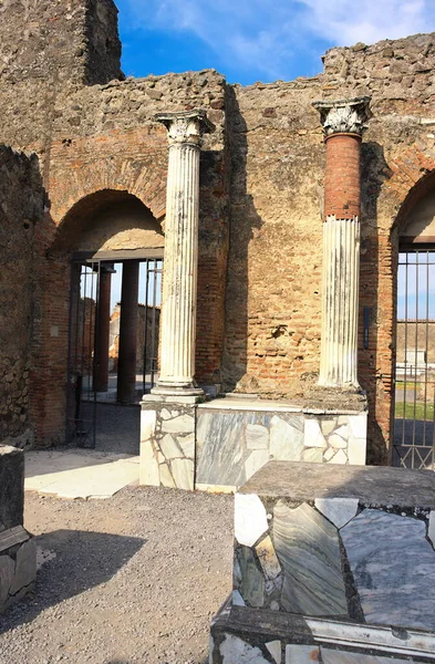 Pompeii 是那不勒斯湾坎帕尼亚的一座古城 在公元79年维苏威火山喷发期间被埋葬 但大部分保存在火山灰之下 这张照片显示了一个有趣的 — 图库照片