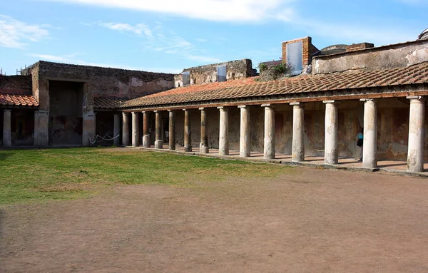 Pompeii 是那不勒斯湾坎帕尼亚的一座古城 在公元79年维苏威火山喷发期间被掩埋 但在火山灰下基本保持不变 这张照片展示了斯台布温泉 免版税图库照片