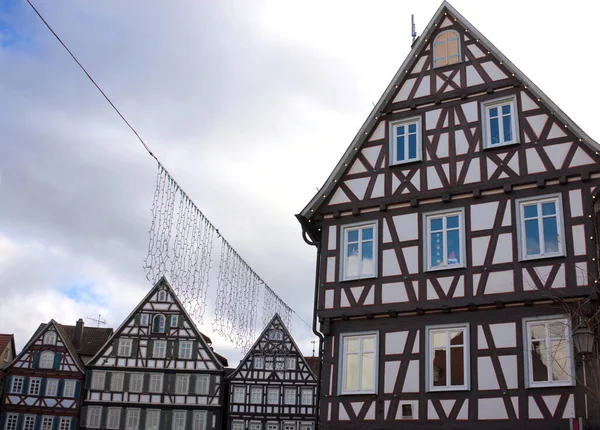 Swabia 'nın küçük Schorndorf kasabasında tipik güney Alman yarı keresteli mimarisi.