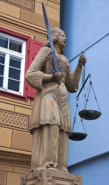 Ortaçağ adalet abidesi, Waiblingen 'deki Justitia.
