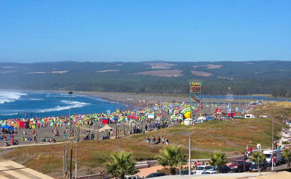 瓦尔帕莱索是智利的一个港口城市 这张照片展示了在瓦尔帕莱索海滩上鸟瞰的景象 — 图库照片