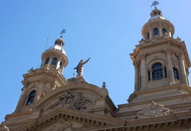 Bu resim, 2016 'daki Şili tatilimde çekilen Santiago de Chile Metropolitan Katedrali' nin ön görüntüsünü gösteriyor..