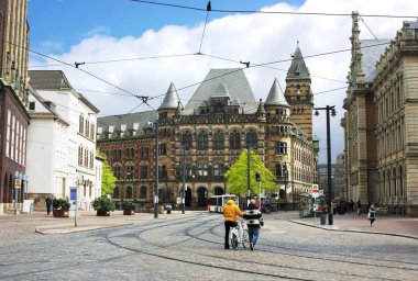 Bremen şehir merkezinde tramvayı olan bir kavşak. Bu fotoğraf 2017 Nisan 'ında çekildi.